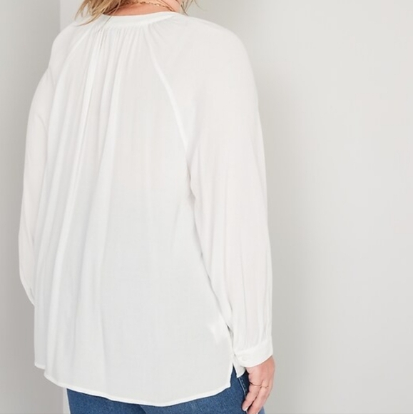OLD NAVY Split-Neck Long-Sleeve Drapey Button Up Blouse Crepe Top Sea Salt Sz M - Picture 4 of 8